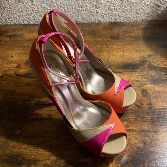 Color Block Pumps - Picture 2 of 4